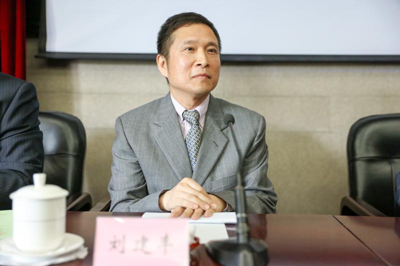 刘建丰代表中联办对教育部港澳台办、国家教育行政学院为本次培训所做的精心安排表示感谢。他指出，此次培训内容详实，不仅包括国家外交战略、社会、经济及教育改革和教育国际化等方面的专题报告，还组织安排了多次参访活动。他希望大家珍惜机会，认真学习和领会培训内容，并在教育工作中贯彻落实好《基本法》；加强沟通交流，分享香港教育经验。
