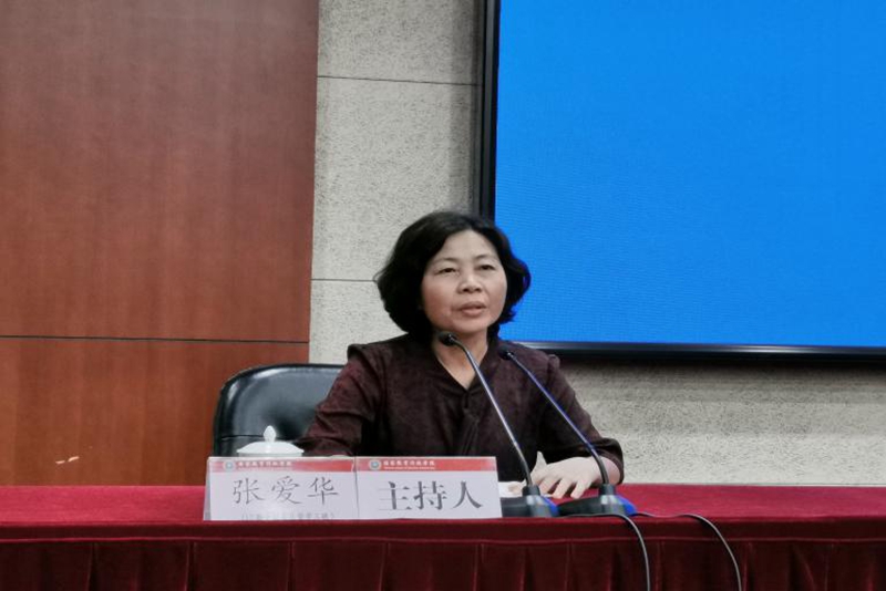 本期督学培训班的3、4班学员代表围绕“教育督导理论研究与实践行动”这一话题,论道教育督导,促进教育督导思行合一,不断深化教育督导改革发展之路。图为福建省平潭综合实验区教育督导室负责人张爱华主持讲坛。 本期督学培训班的3、4班学员代表围绕“教育督导理论研究与实践行动”这一话题,论道教育督导,促进教育督导思行合一,不断深化教育督导改革发展之路。图为福建省平潭综合实验区教育督导室负责人张爱华主持讲坛。