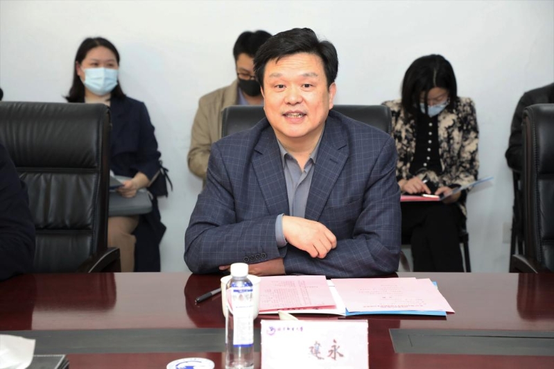 乔建永校长代表北邮全体师生对调研团的到来表示热烈欢迎,并向与会人员简要介绍了北邮办学理念、学科建设、人才培养和未来发展情况。苏森副校长就北邮历史沿革、双一流学科建设、重大科研成果及师资队伍建设等情况作了详细介绍。 乔建永校长代表北邮全体师生对调研团的到来表示热烈欢迎,并向与会人员简要介绍了北邮办学理念、学科建设、人才培养和未来发展情况。苏森副校长就北邮历史沿革、双一流学科建设、重大科研成果及师资队伍建设等情况作了详细介绍。