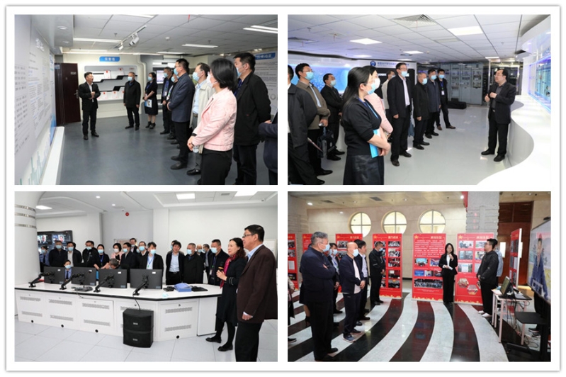 座谈会后,在苏森副校长陪同下,调研团一行参观了北邮网络与交换技术国家重点实验室、信息光子学与光通信国家重点实验室,现场考察了智能校园安防指挥中心,参观了北邮脱贫攻坚成果图片展。(撰稿:一班组宣委员、太原理工大学党委副书记 李晋平;审稿:一班班主任 赵玄) 座谈会后,在苏森副校长陪同下,调研团一行参观了北邮网络与交换技术国家重点实验室、信息光子学与光通信国家重点实验室,现场考察了智能校园安防指挥中心,参观了北邮脱贫攻坚成果图片展。(撰稿:一班组宣委员、太原理工大学党委副书记 李晋平;审稿:一班班主任 赵玄)